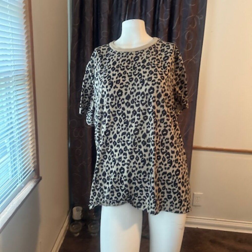 Blooming Jelly Black/Tan Leopard print top, size XXL